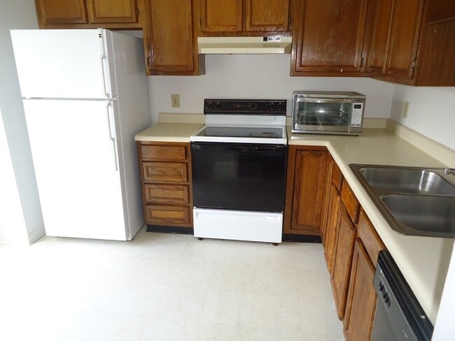 Building Photo - 4130 Kaplan Drive - Bev Roberts Rentals & ...