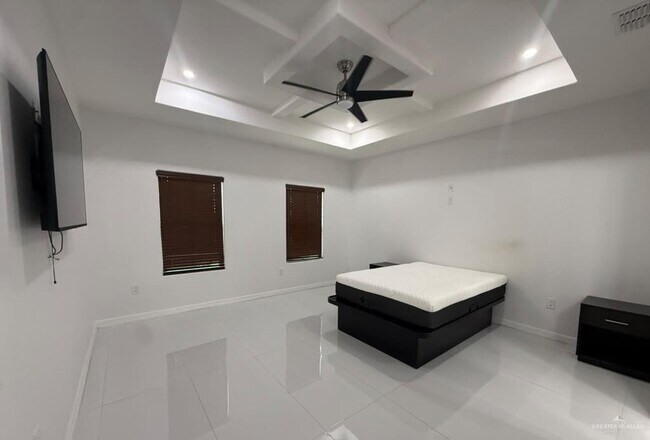 Foto del edificio - 3417 Sandalwood Dr