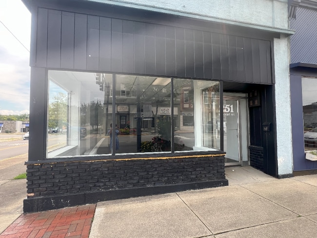 Foto del edificio - 251 E Court St