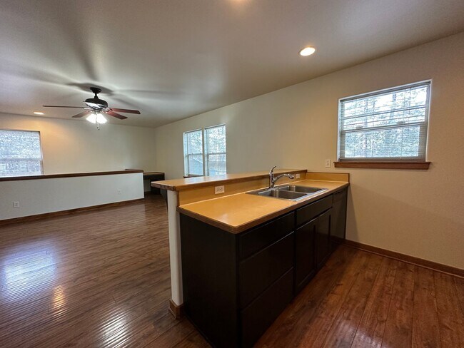 Foto del edificio - Peaceful 2-Bed Home on a Spacious 1-Acre Lot