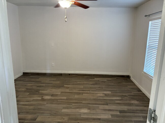 Foto del edificio - 121 N Meadow St