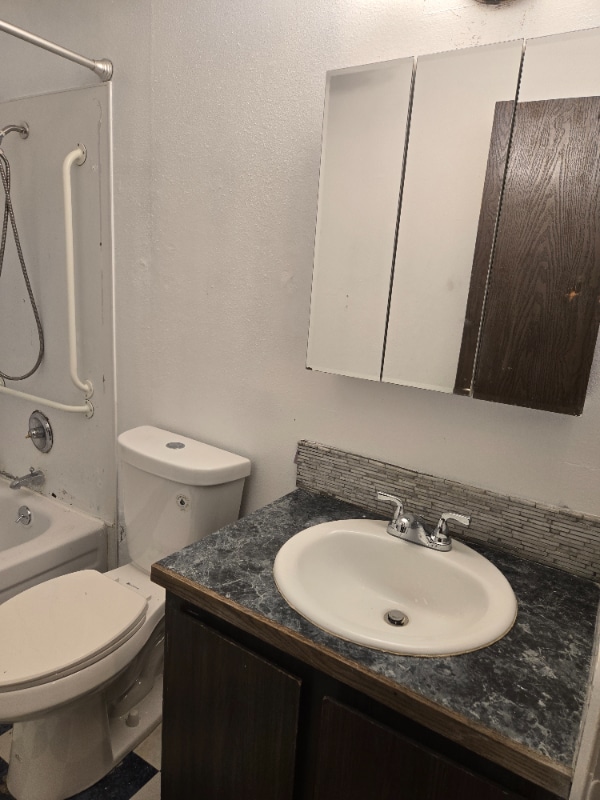 Foto del edificio - 3311 E 21st St