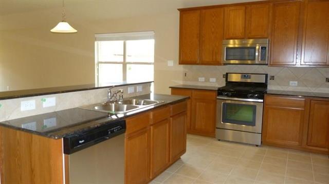 Building Photo - 2213 Willow Creek Dr