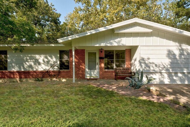 Foto del edificio - 4704 S Forest Dr