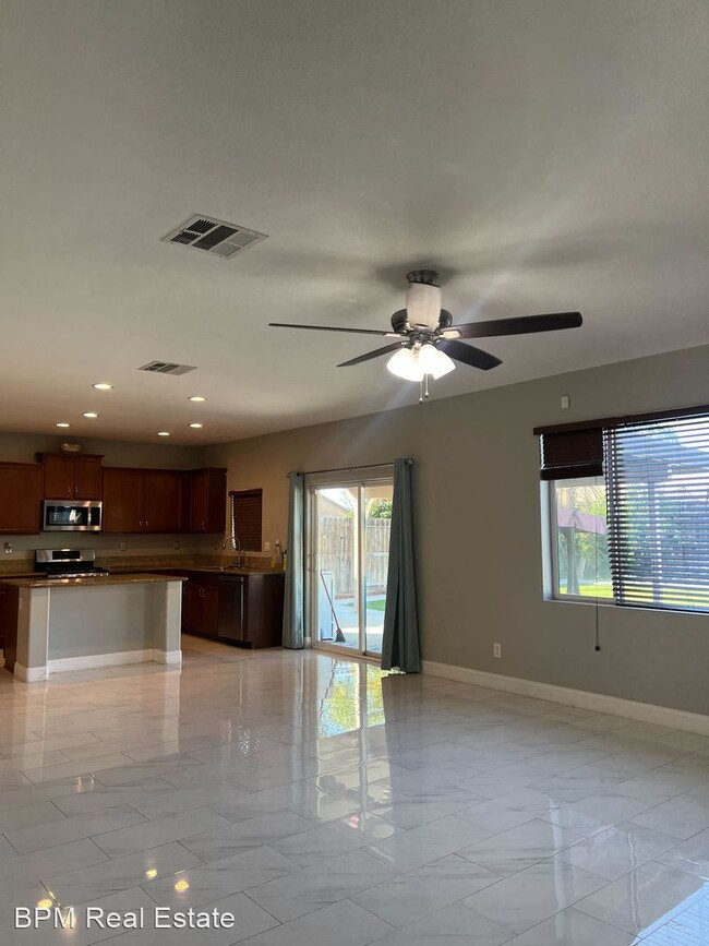 Building Photo - 5 br, 3 bath House - 10614 Pointe Royal Dr