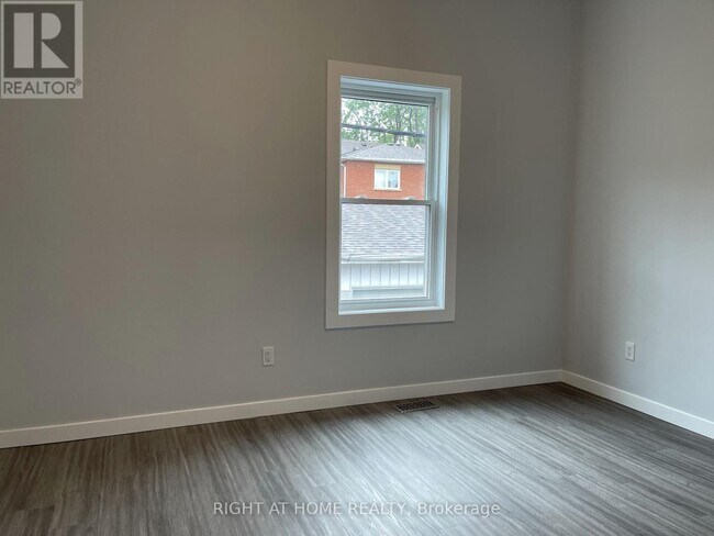 Photo du bâtiment - 980 Ossington Ave