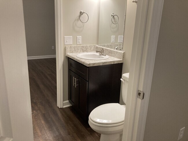 Foto del edificio - 12 Fairway Dr