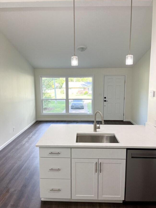Building Photo - Oakdale Duplex