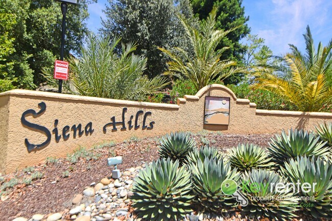 Foto del edificio - Views and more Views! Beautiful 1 Bedroom Condo within Gated Community