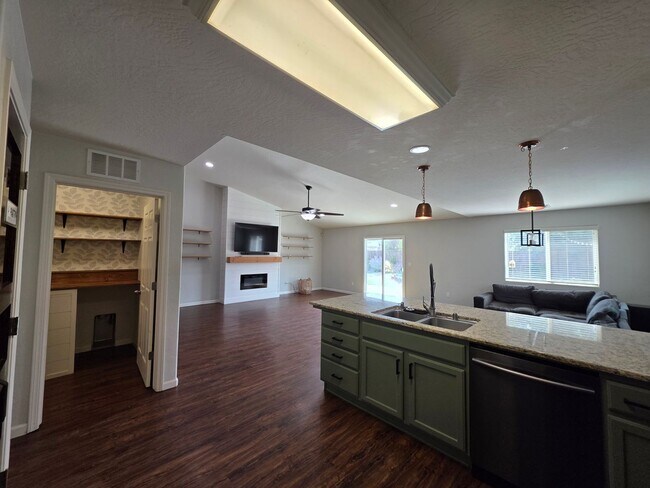 Foto del edificio - 3112 N Zachary St