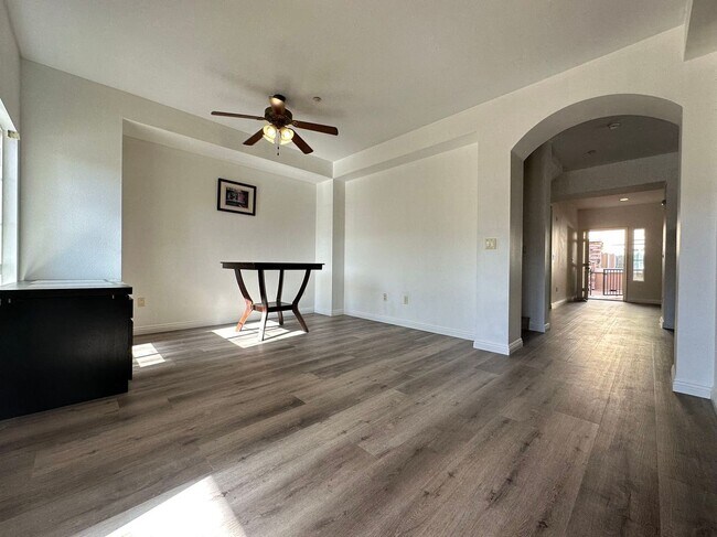Foto del edificio - 5 BEDROOM HOME FOR LEASING IN West Covina