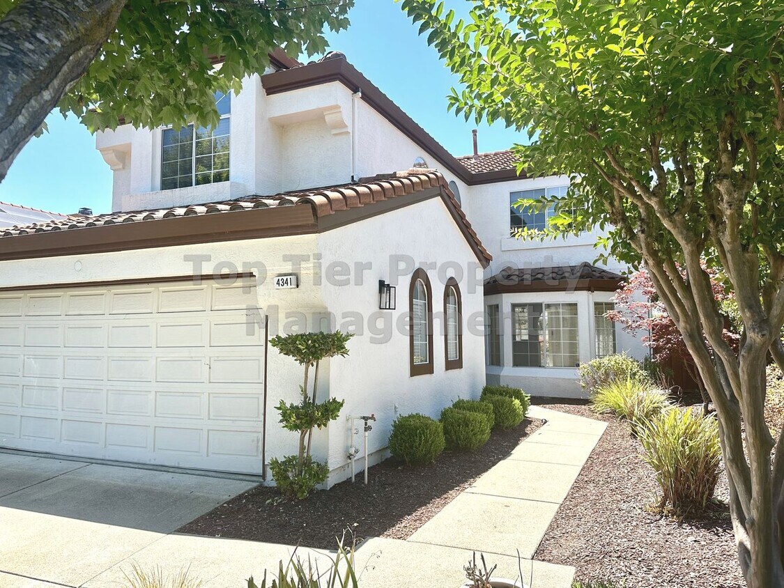 Primary Photo - Beautiful 3 Bed / 2.5 Bath / 2,211 Sqft Sa...
