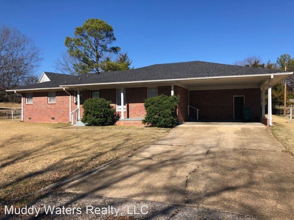 3 br, 2 bath House 918 Eisenhower Dr. House Rental in Tupelo, MS