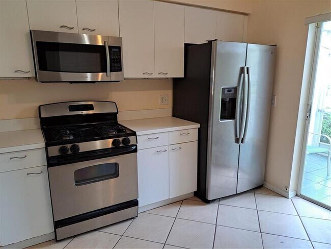 Foto del edificio - 8123 San Carlos Cir