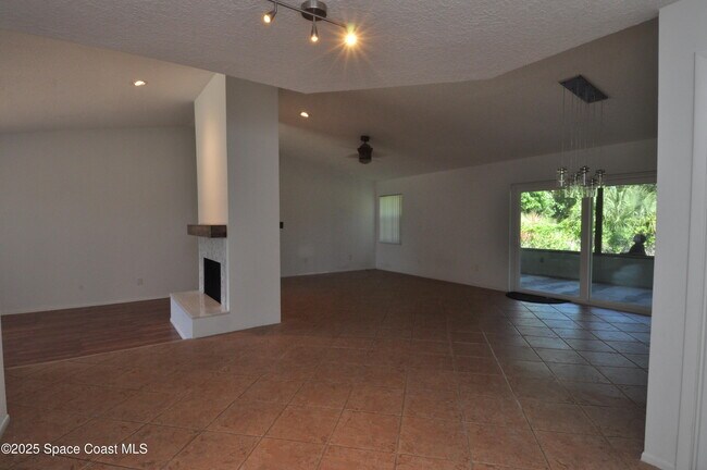 Foto del edificio - 495 Nina Rd NE