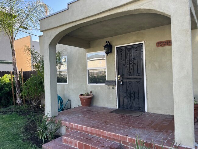 Foto del edificio - 12719 Freeman Ave