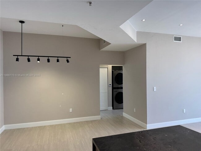 Foto del edificio - 2775 NE 187th St
