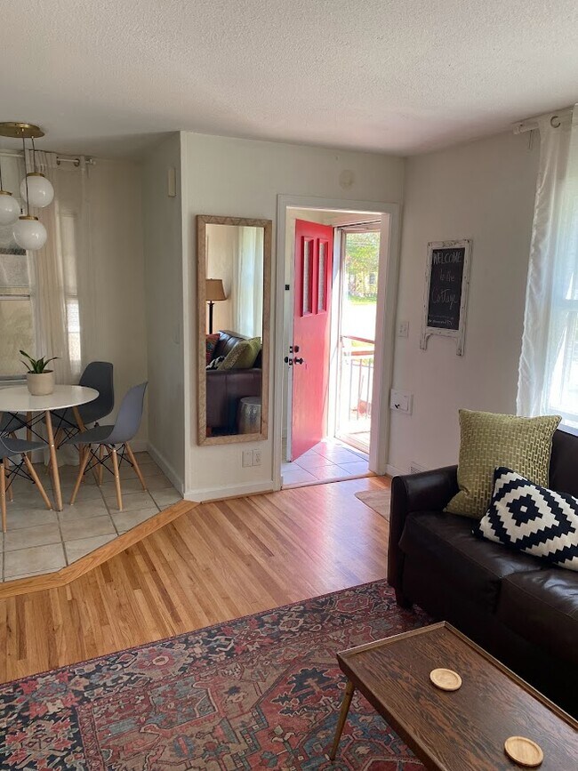 Foto del edificio - 917 3rd St NE