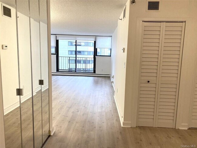 Foto del edificio - 25 Rockledge Rd