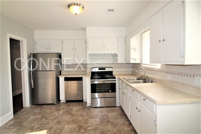 Building Photo - 108 Whispering Pines Cir