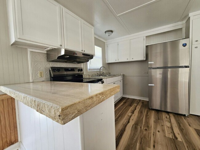 Foto del edificio - 4290 Mailbox Ave
