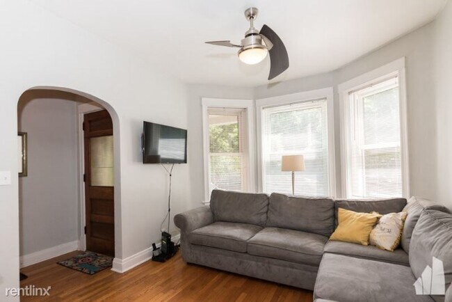 Foto del edificio - 3707 N Racine Ave