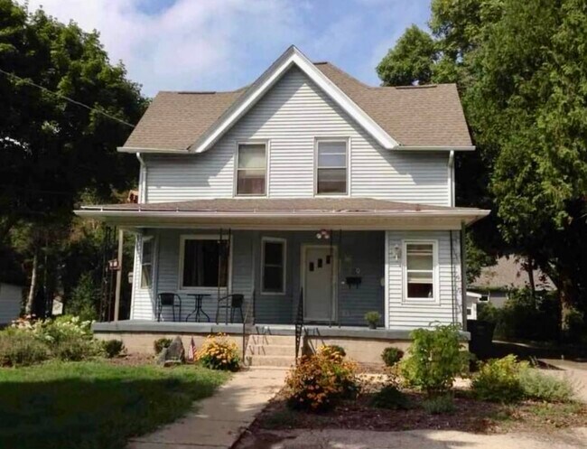 Building Photo - 709 S Main St
