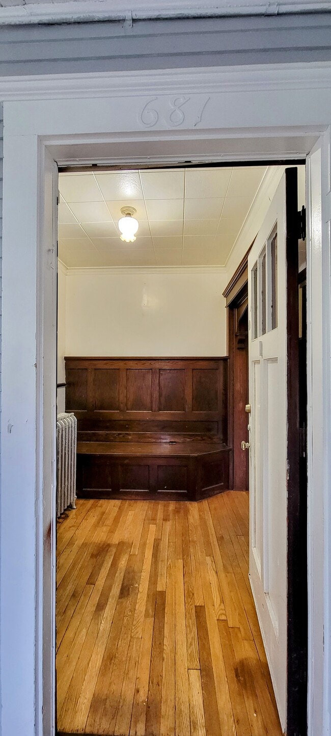 Entry Way - 681 Lawson Ave E