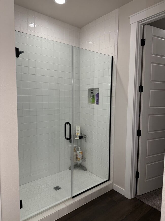 Foto del edificio - Beautiful Home with lots of upgrades.... A...