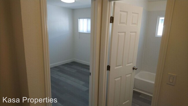 Building Photo - 2227 Bonar St