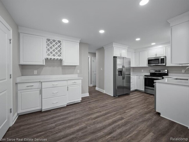 Foto del edificio - 895 Harcourt Rd