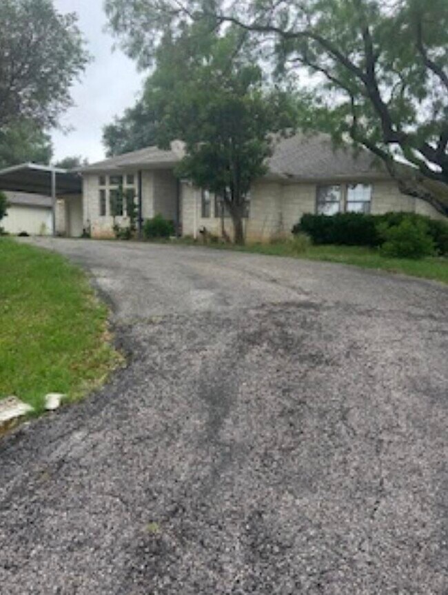 Foto del edificio - 2906 Blue Lake Dr