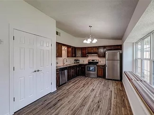 Building Photo - Gorgeous 3 bed 2 bath Home