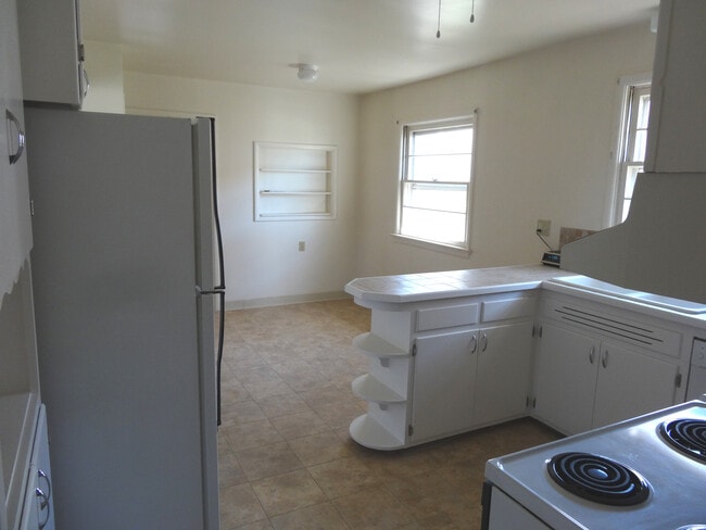 Building Photo - 403 N 17th St