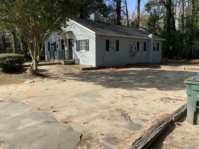 Building Photo - 1 bed 1bath duplex near Prisma health