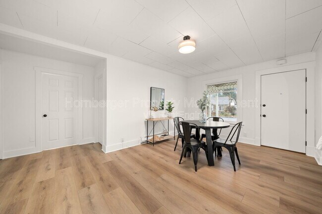 Foto del edificio - 627 E Wellesley Ave