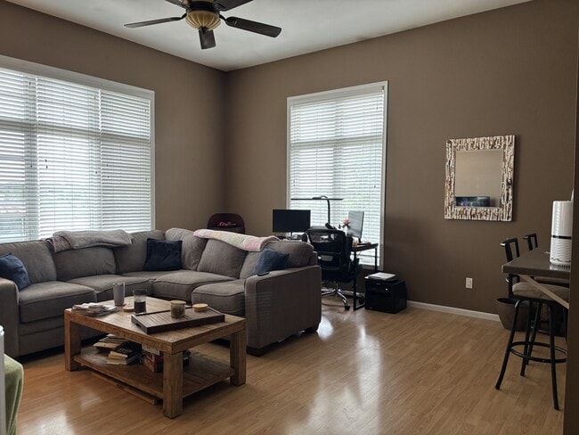Building Photo - 420 Community Dr