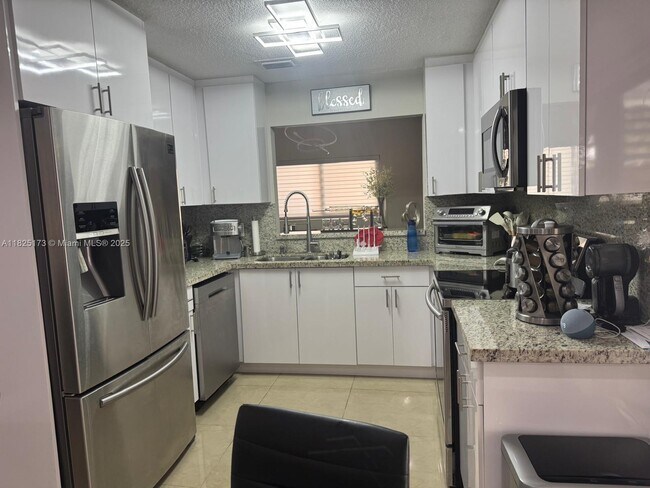Foto del edificio - 12413 SW 200th Terrace