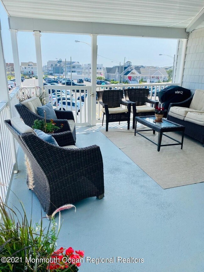 Building Photo - 1 2nd Ave