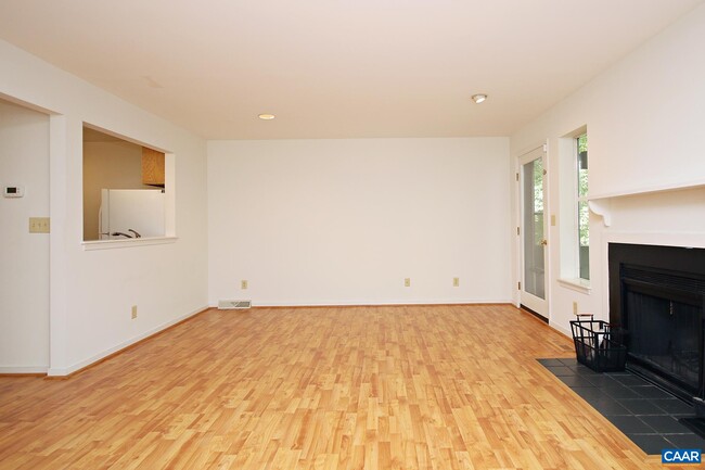 Building Photo - 1230 Clifden Green