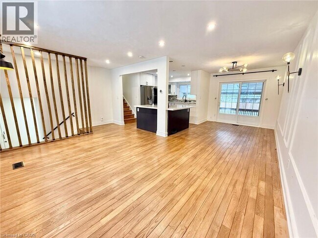 Photo du bâtiment - 60 Charles St W