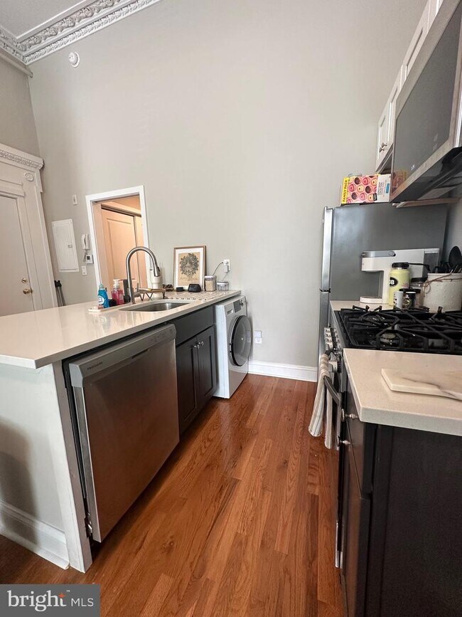 Foto del edificio - 1015 Clinton St