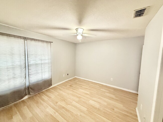 Foto del edificio - 6324 Raleigh St