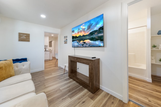 Building Photo - 227 S Main St