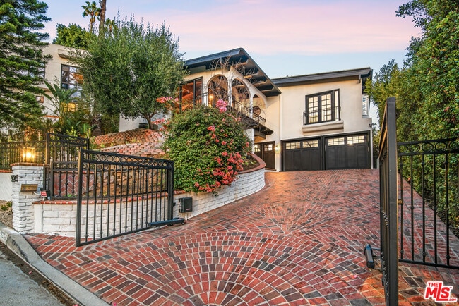 Building Photo - 9265 Thrush Way