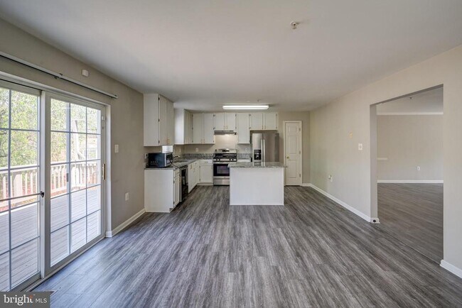 Building Photo - 4624 Kings Mill Way