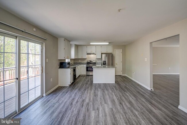 Foto del edificio - 4624 Kings Mill Way