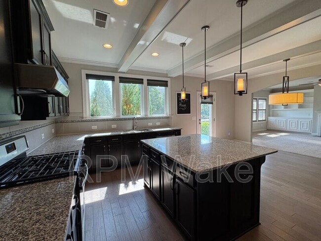 Building Photo - 104 King Arthur Ct