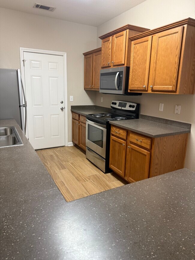 Building Photo - 121 Farrah Ave