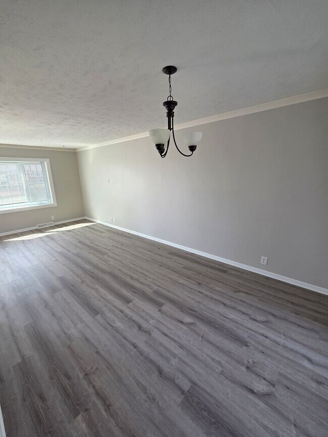 Building Photo - 3 bed, 2 bath, 1 car garage, fenced backyard, newly remodeled!